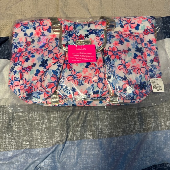 Lilly Pulitzer Handbags - Lilly Pulitzer Party Like a Lobstar Insulated Beach Tote